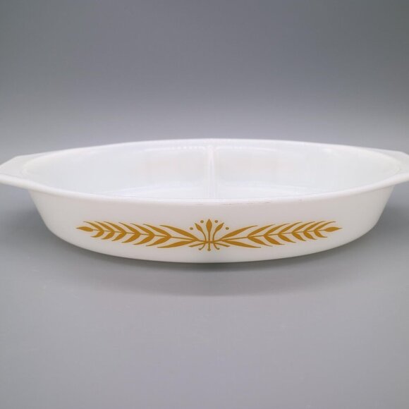 Vintage Pyrex Royal Wheat 1 1/2 Quart Casserole Divided Dish - Picture 3 of 6
